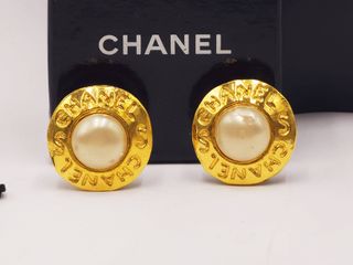 (Category: ) located in . Submitted by designercollectibles.com.au (Listing ID 1341837978, Image 1). Description: .