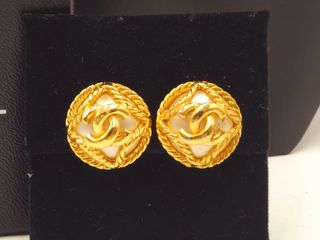 (Category: ) located in . Submitted by designercollectibles.com.au (Listing ID 1341838858, Image 1). Description: .