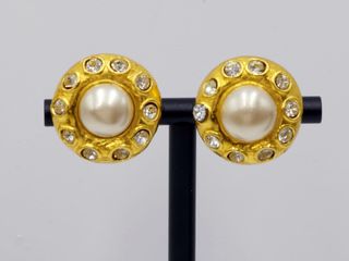 (Category: ) located in . Submitted by designercollectibles.com.au (Listing ID 1341837806, Image 1). Description: .