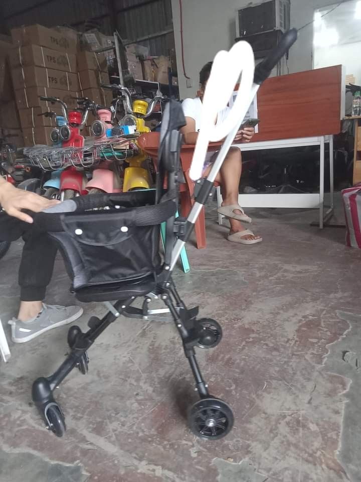 Foldable stroller (Category: Strollers) located in Manila. Submitted by jayrinetoys2123 (Listing ID 1341913541, Image 2). Description: folding stroller for kids 1-4yrs old 1 color only.