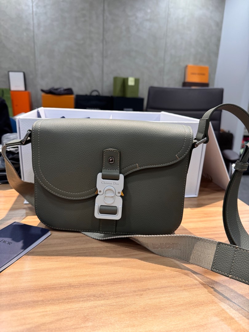 Dior SADDLE FLAP MESS M GR CALF TU 6, Luxury, Bags & Wallets on Carousell
