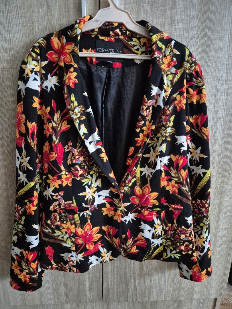 Foreve21 floral blazer (Category: Coats, Jackets and Outerwear) located in Las Pinas. Submitted by fishbowling (Listing ID 1341792766, Image 1). Description: Forever21 Plus floral blazer for office or casual events. Very chic and stylish! Size: Can fit 1-2X or UK 16 No issues..