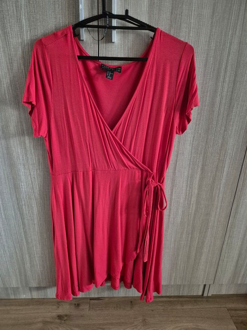 Forever21 red cotton dress (Category: Dresses) located in Las Pinas. Submitted by fishbowling (Listing ID 1341797600, Image 1). Description: Forever21 Plus cotton dress made of thick stretchy material, cool/malamig sa balat. Size on tag: 2X.