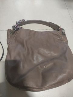 (Category: ) located in . Submitted by cheapestvintagebag (Listing ID 1341879403, Image 1). Description: .