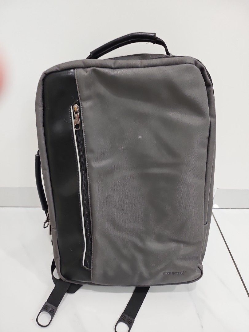 Grey backpack (Category: Backpacks) located in Kuala Lumpur. Submitted by yan9188 (Listing ID 1341844721, Image 1). Description: Many compartments.