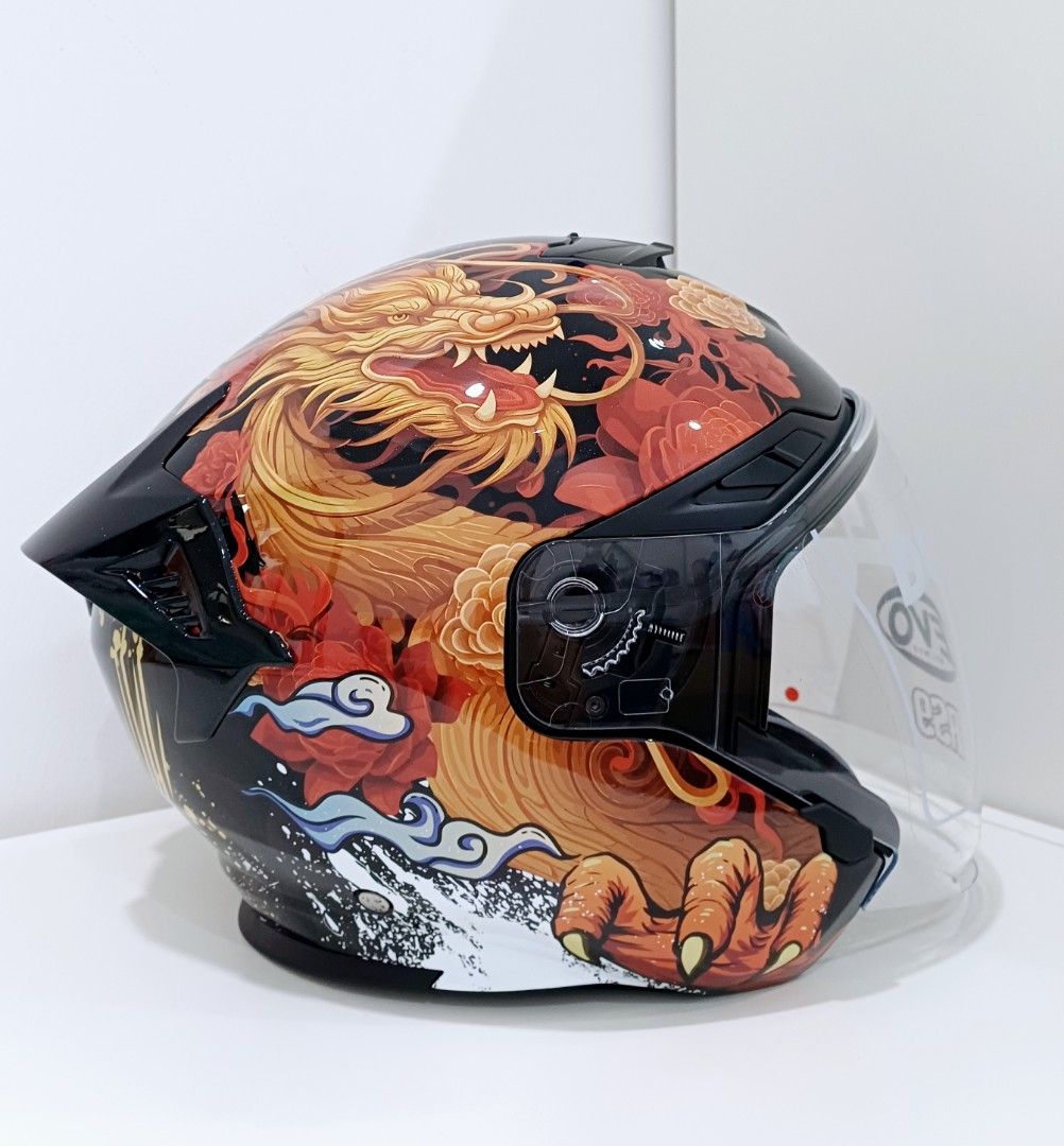 Helmets (Category: Toys & Games) located in Nilai. Submitted by bazai99 (Listing ID 1341781189, Image 3). Description: Hai all, decide to letgo my spare helmet. Condition is 10/10 Original EVO Size L = (59-60) Comes togehter with bag and box Dual Visor Stylish and cool Suitable for any ride mode.