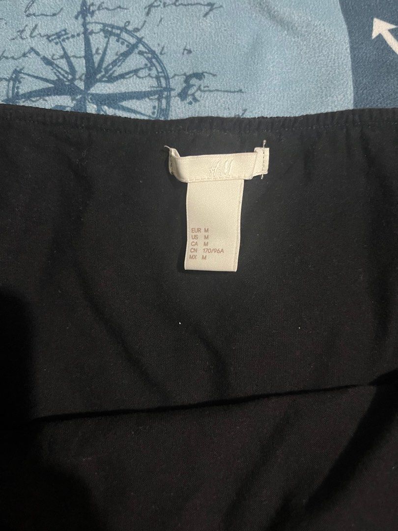 H&M black long sleeves off-shoulder top (Category: Blouses) located in Antipolo. Submitted by ragtagbin (Listing ID 1341887701, Image 2). Description: Bought for ₱899 at H&M Megamall in 2019. Siguro mga 5x lang nasuot kasi work from home naman na since 2020. Please refer to pics for actual size. Material: cotton.