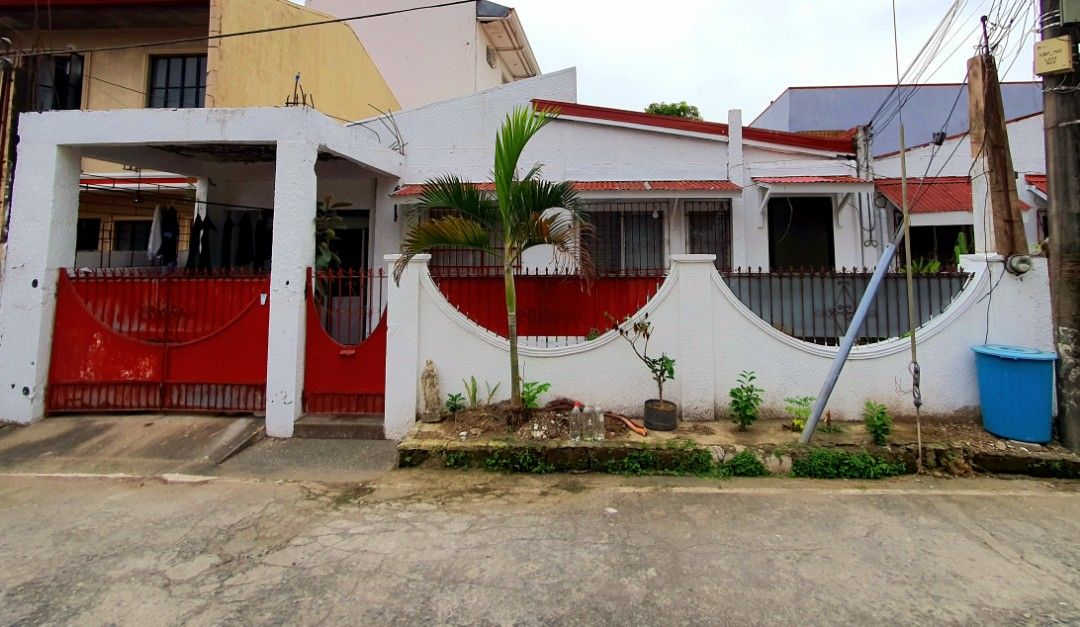 House & Lot for Sale (Category: House & Lot) located in Manila. Submitted by bubba20 (Listing ID 1341865598, Image 3). Description: 2 units of House and Lot for Sale 8.5M slightly negotiable House #1 Description: 2 bedrooms/ 2 bathrooms 240 sqm lot area w/1 car garage Dirty kitchen Laundry area Storage room House #2 Description: 2 bedrooms/ 2 bathrooms 240 sqm lot area w/1 car garage Laundry area Location: Remarville Patricia Village Las pinas Al