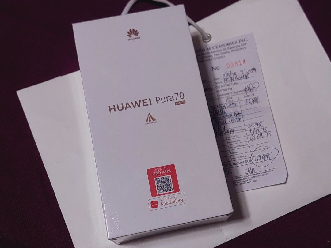 Huawei Pura 70 (Category: Huawei) located in San Pedro. Submitted by jfrix28 (Listing ID 1341876384, Image 1). Description: Huawei Pura 70 White BrandNew Sealed Complete Box Receipt and Paper Bag Ikaw po mismo magOpen 1 Year Warranty.