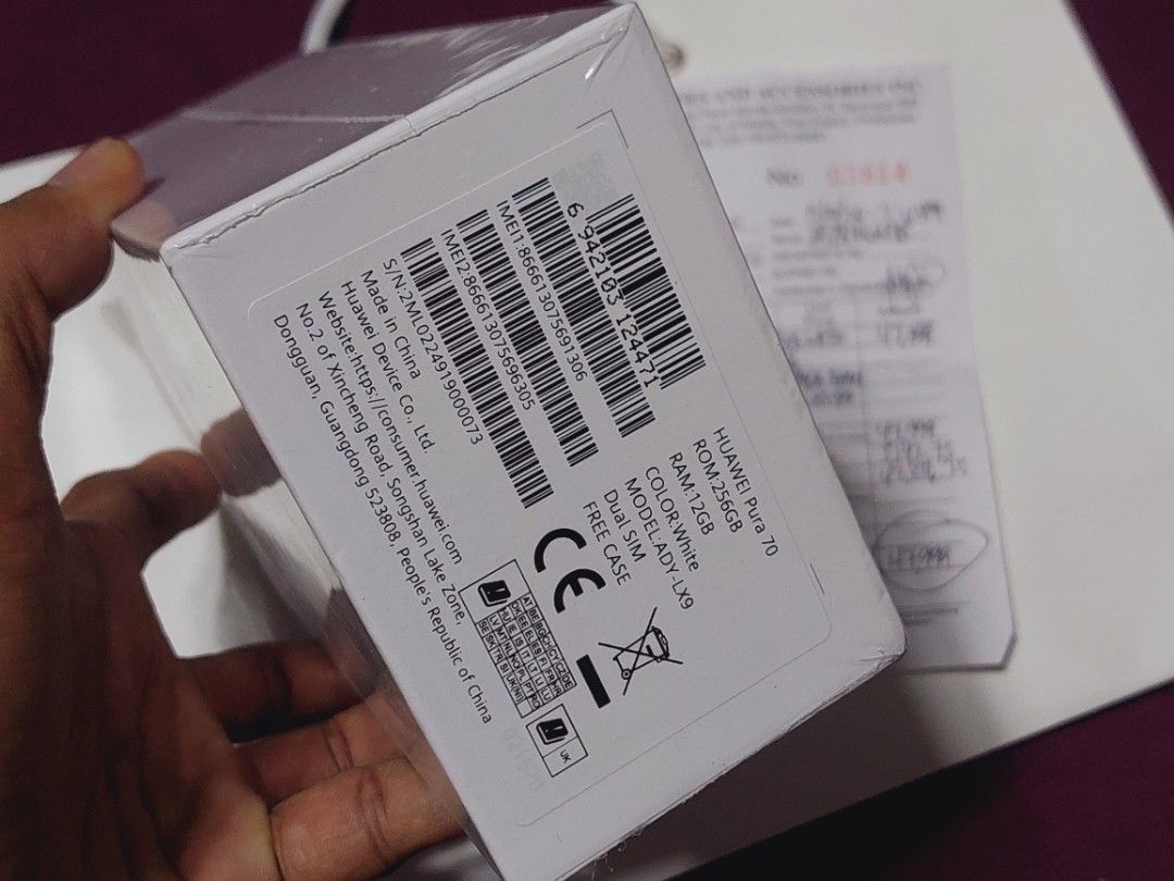 Huawei Pura 70 (Category: Huawei) located in San Pedro. Submitted by jfrix28 (Listing ID 1341876384, Image 3). Description: Huawei Pura 70 White BrandNew Sealed Complete Box Receipt and Paper Bag Ikaw po mismo magOpen 1 Year Warranty.