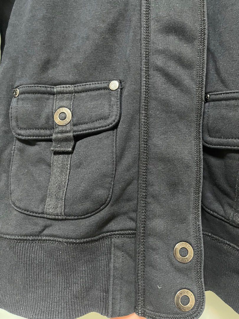 Jacket (Category: Coats, Jackets and Outerwear) located in Singapore. Submitted by lldd1 (Listing ID 1341926454, Image 3). Description: Authentic black Espirit jacket. Hood can be kept - refer to photo.