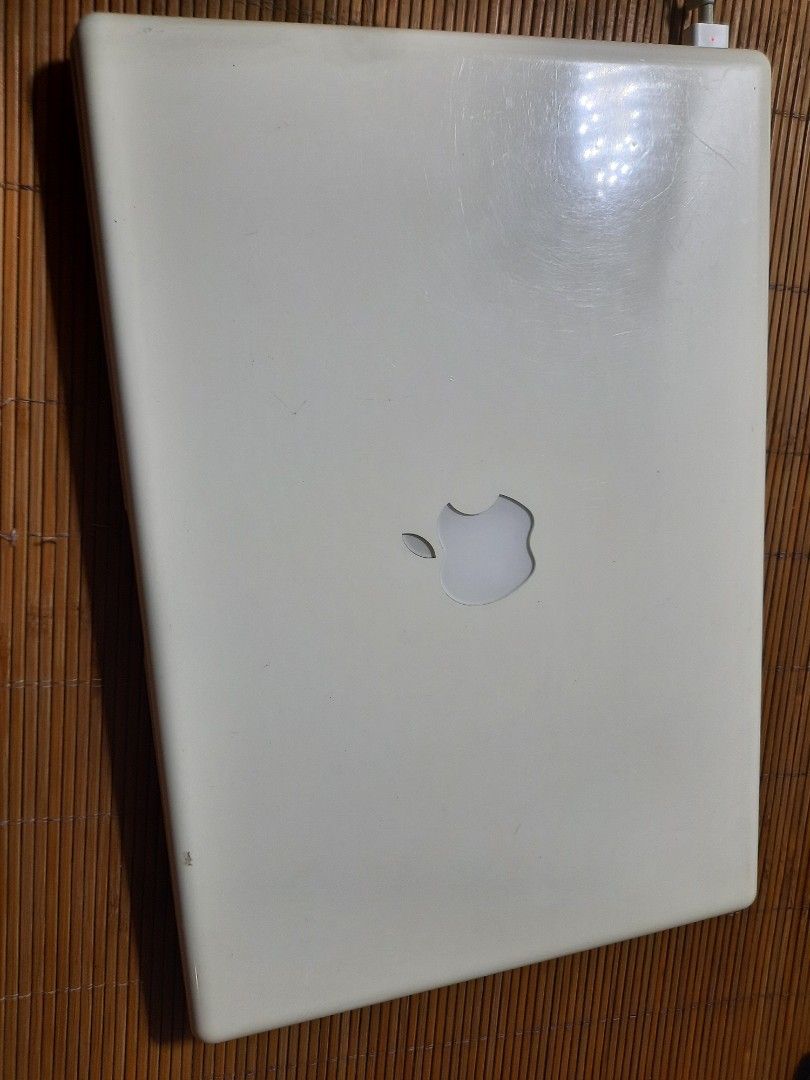MacBook (Category: Laptops & Notebooks) located in Singapore. Submitted by mr.innocent (Listing ID 1341837595, Image 2). Description: Good working conditions. battery with it but can't hold charge. plug in to use. including charger and bag..