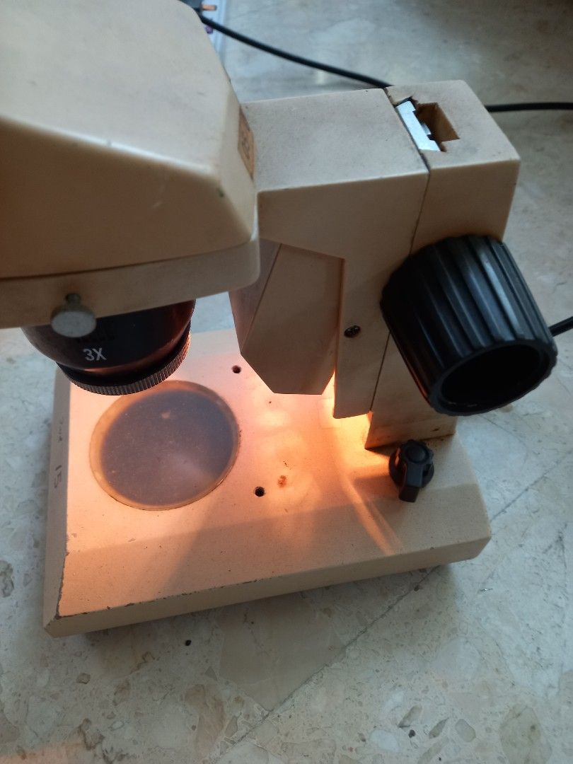 microscope (Category: Everything Else) located in Singapore. Submitted by chessboy_carou (Listing ID 1341854360, Image 3). Description: metal structure.