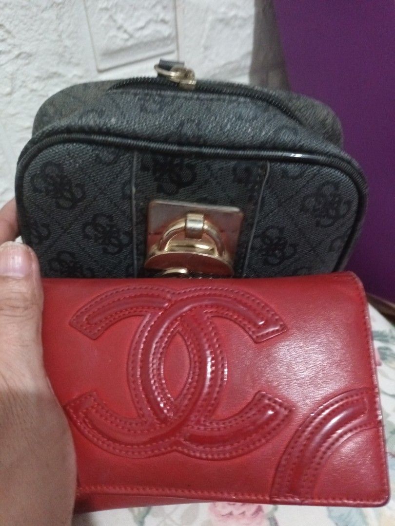 Mine bundle p xmas sale (Category: Luxury Bags & Wallets) located in Muntinlupa City. Submitted by youngforest_acb081 (Listing ID 1341862586, Image 1). Description: no flaws both auth guess wallet is med size super cute.