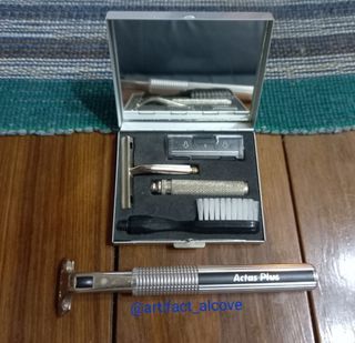 Mini Mens Grooming Kit Case Gillette Actas Safety Razor Toothbrush Shaving Shaver Shave Mirror Vintage Decor Display