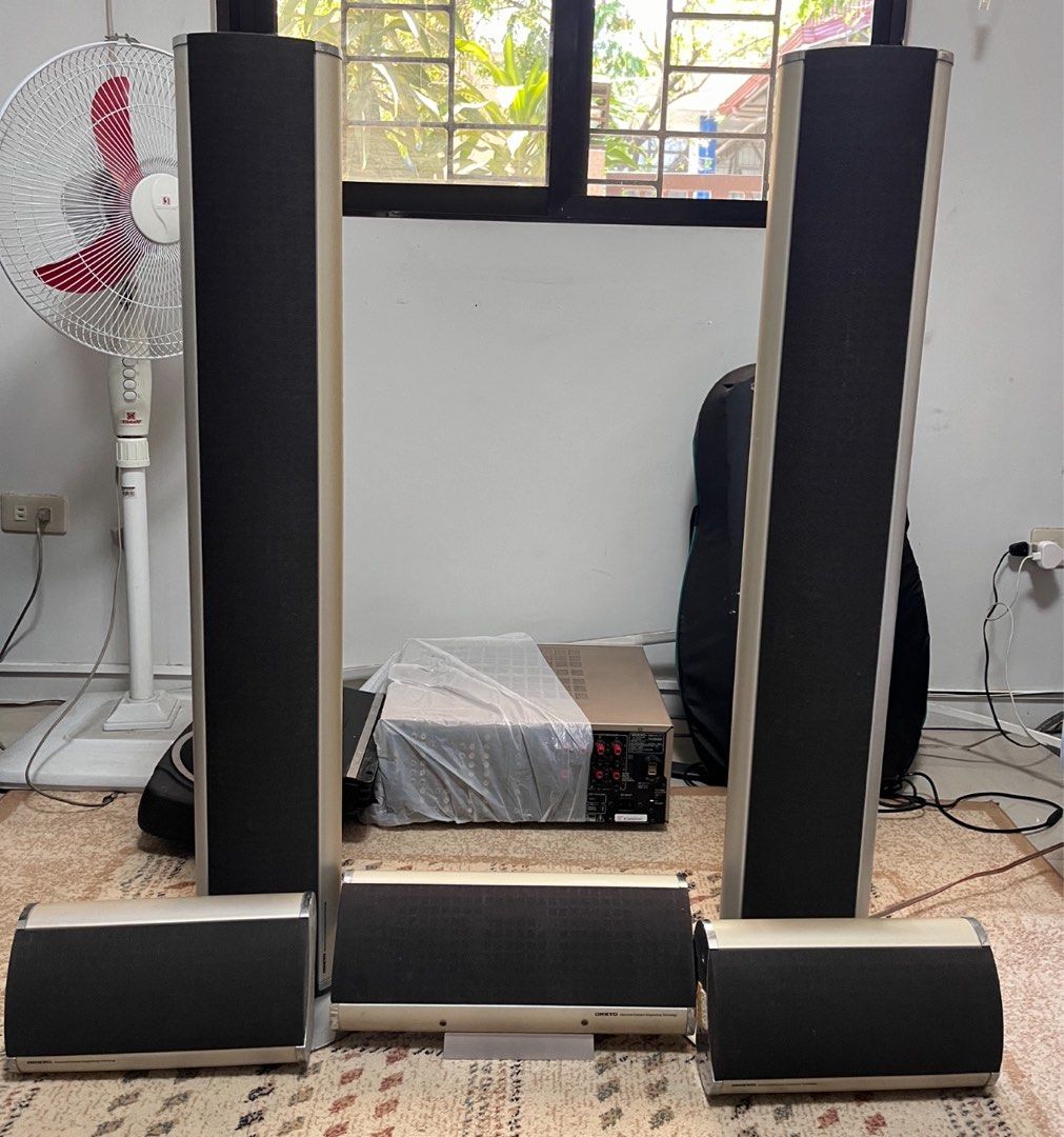 ONKYO FLOORSTANDING SPEAKERS (Category: Soundbars, Speakers & Amplifiers) located in Pasig City. Submitted by spoiler_actuator (Listing ID 1341837117, Image 2). Description: Onkyo speakers set (2 main, 2 surrounds, 1 center). Slighly negotiable.