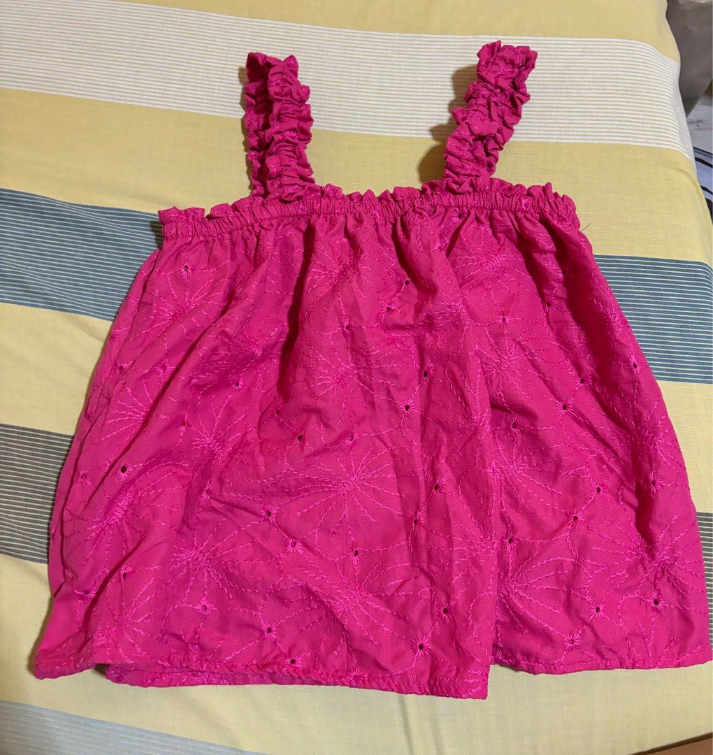 PambahayMNl Pink Top (Category: Sleeveless) located in Las Pinas. Submitted by carleanette (Listing ID 1341867619, Image 1). Description: BRAND NEW NEVER BEEN USED PambahayMNL Pink Sleeveless Top Size on tag: Medium (but probably fits XS-S only).
