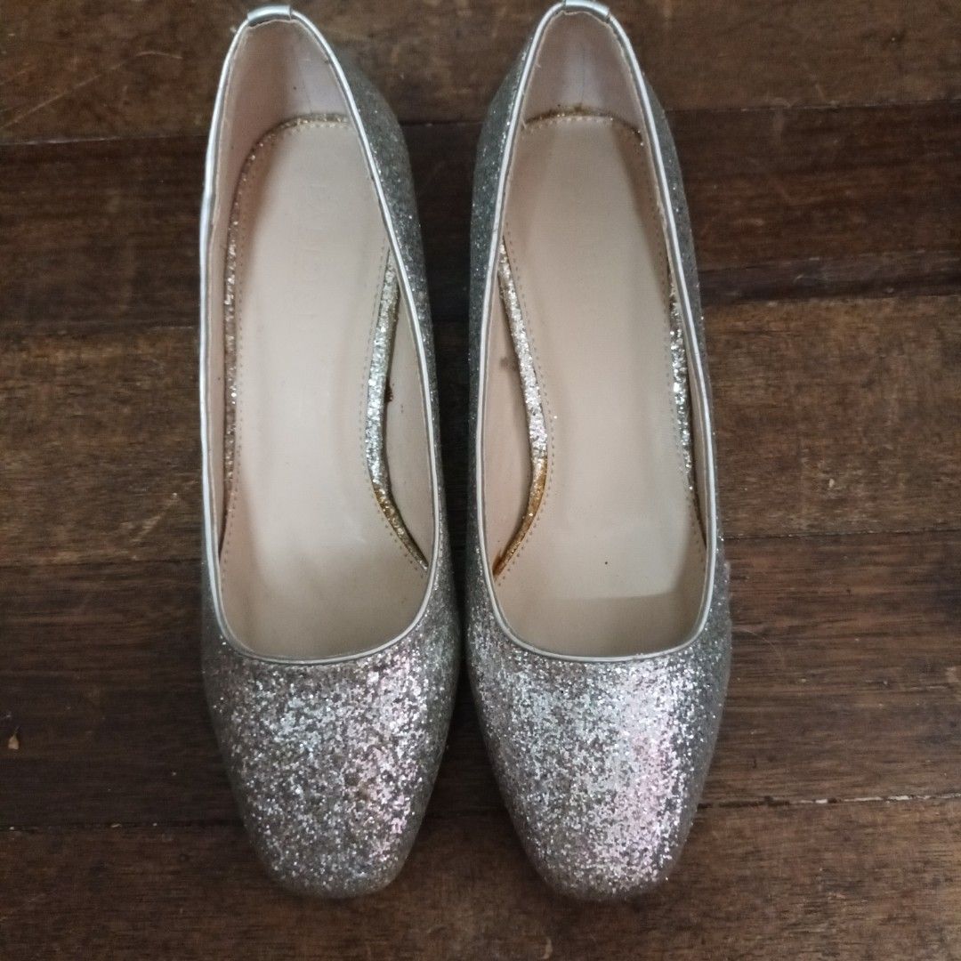 Silver Round Toe Sequin Shoes (Category: Heels) located in Quezon City. Submitted by dphnhere (Listing ID 1341850363, Image 1). Description: Silver Round Toe Sequin Shoes with 2-inch Heels *Size 5, but can be a tight fit for size 6 Feet.