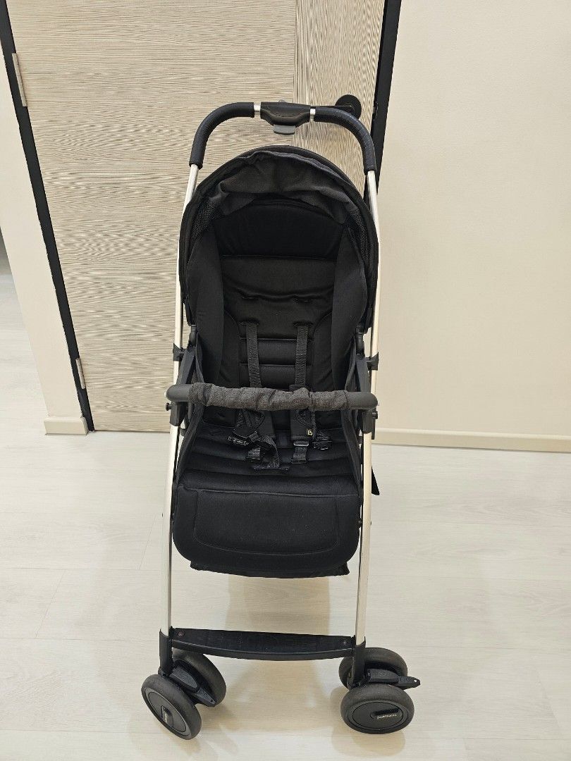 Stroller (Category: Strollers) located in Singapore. Submitted by meyong_adik (Listing ID 1341901992, Image 3). Description: Letting go black bonbijou stroller. I have washed it. I will sanitize it again before you collect. Looks like lightly used. No nego. Self collect at 730857..