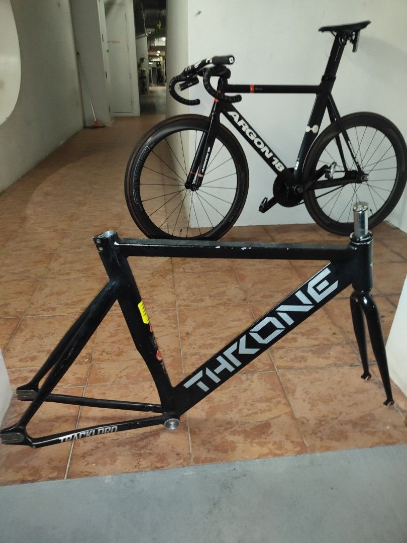 Throne tracklord fs (Category: Bicycles) located in Singapore. Submitted by z_u_f (Listing ID 1341910708, Image 1). Description: trying to sell this frame as bought but never used at all so I do not know anything about it frame only no fork or headset fast deal 100 take and go Don't mind dealing at Ur convi anything pls feel free to ask.