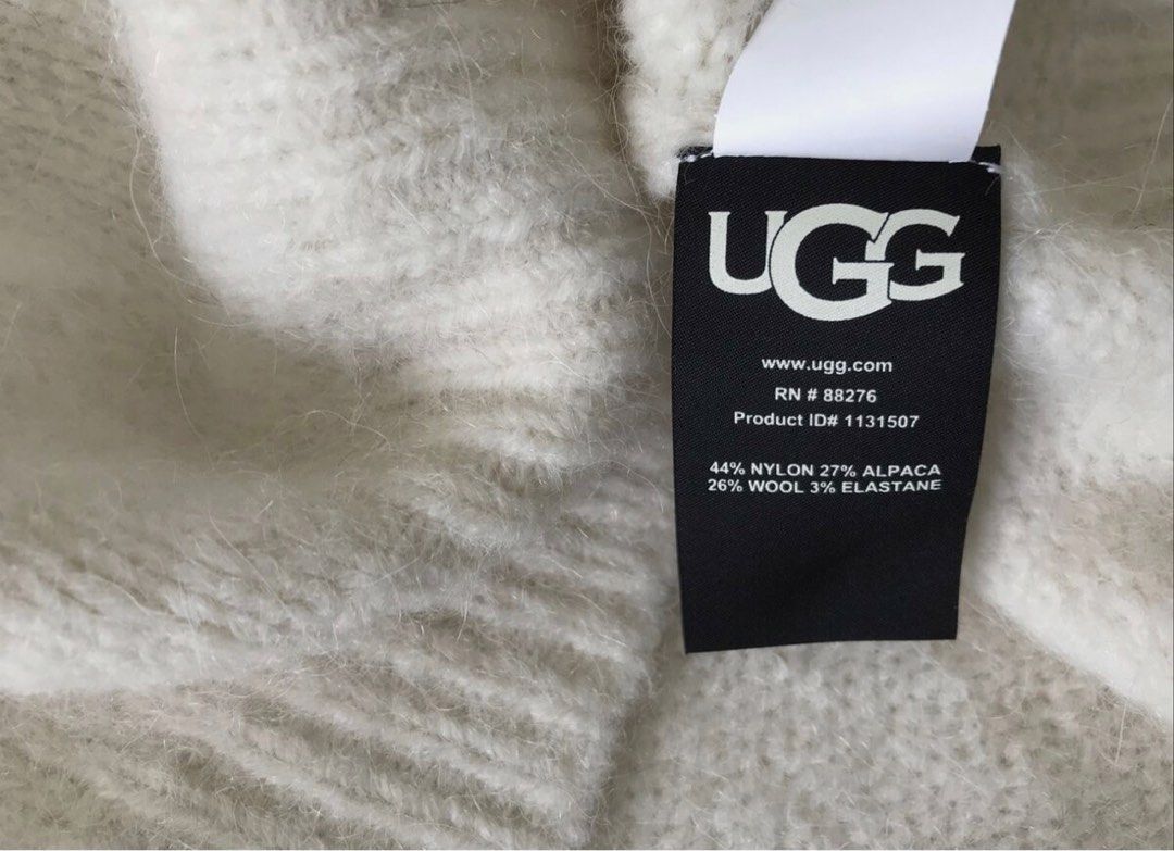UGG Alpaca Wool blend turtleneck (Category: Longsleeves) located in Davao. Submitted by notsiobs (Listing ID 1341802499, Image 2). Description: Super cozy chunky sweater. Will keep you really warm with its wool & alpaca blend. .