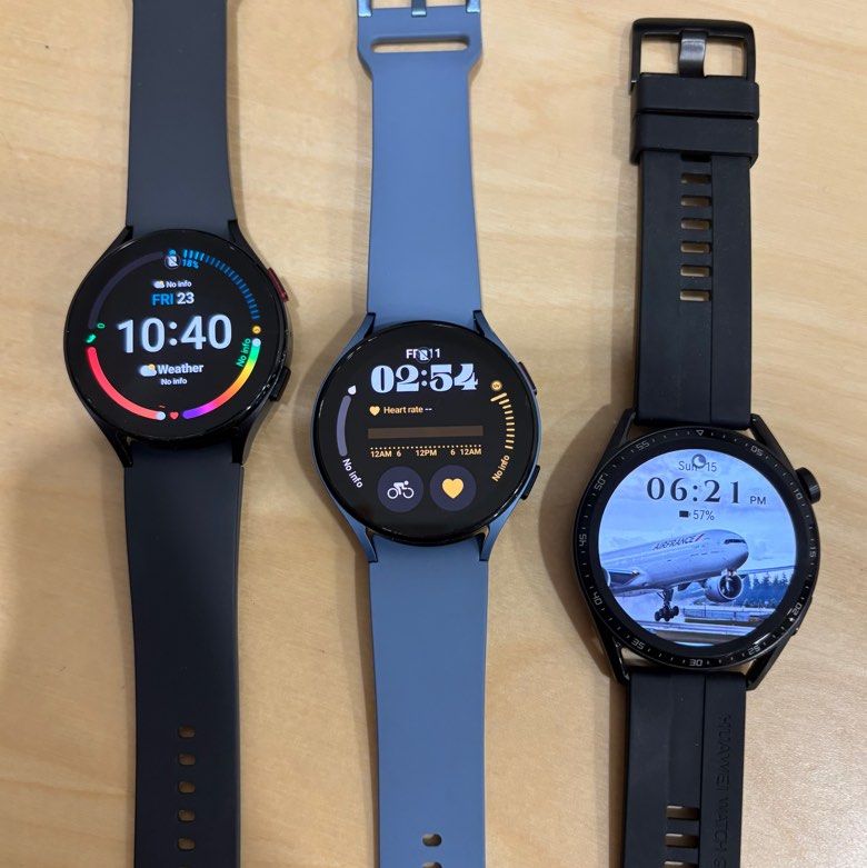 VERY RARE PRICE LOWEST ON MARKET 2X Galaxy Watch 5 one in blue one in black with Huawei watch GT3 in black