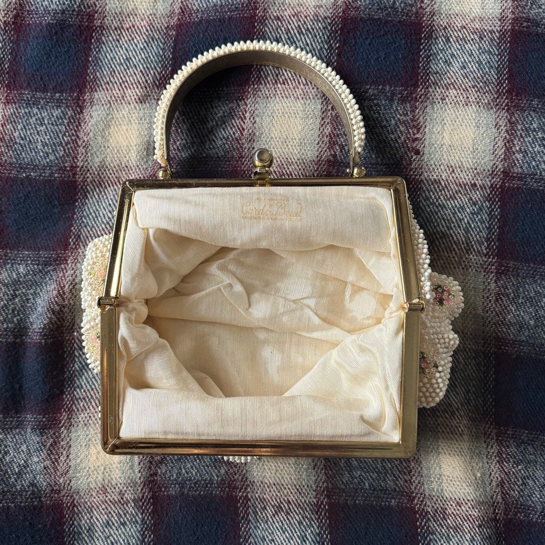 Vintage Cordé-Bead Purse (Category: Purses & Pouches) located in Muntinlupa City. Submitted by capri___sun (Listing ID 1341785799, Image 3). Description: A one-of-a-kind vintage purse from the 60s. Only used twice. Barely any flaws. Condition: 9.5/10 RFS: It’s sitting in my closet unused so I’d rather have someone else enjoy it :).