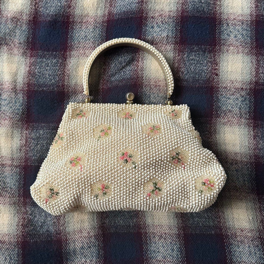 Vintage Cordé-Bead Purse (Category: Purses & Pouches) located in Muntinlupa City. Submitted by capri___sun (Listing ID 1341785799, Image 1). Description: A one-of-a-kind vintage purse from the 60s. Only used twice. Barely any flaws. Condition: 9.5/10 RFS: It’s sitting in my closet unused so I’d rather have someone else enjoy it :).