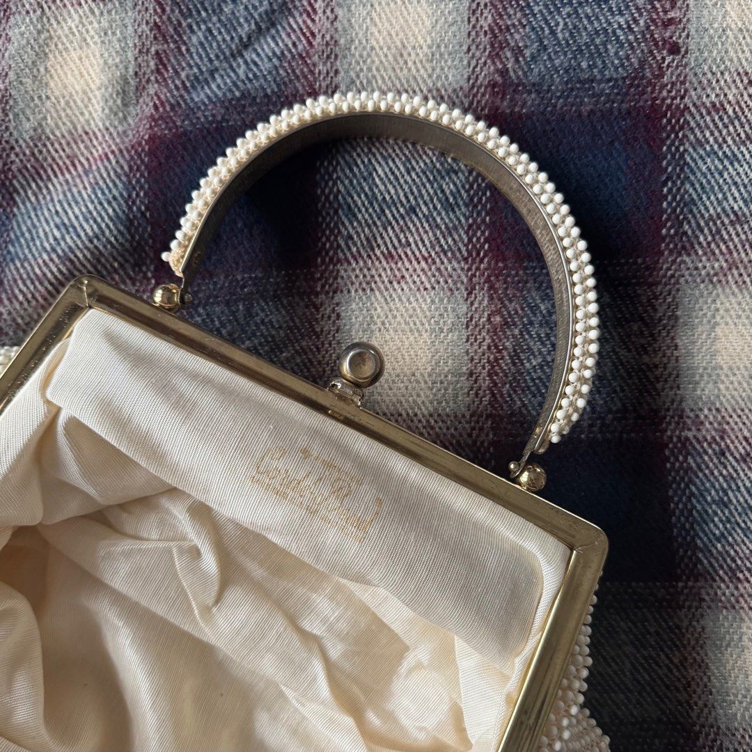 Vintage Cordé-Bead Purse (Category: Purses & Pouches) located in Muntinlupa City. Submitted by capri___sun (Listing ID 1341785799, Image 2). Description: A one-of-a-kind vintage purse from the 60s. Only used twice. Barely any flaws. Condition: 9.5/10 RFS: It’s sitting in my closet unused so I’d rather have someone else enjoy it :).