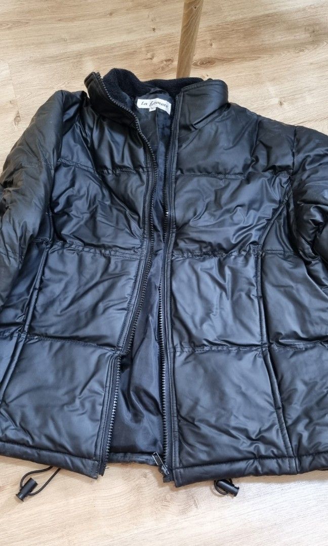 Winter Jacket (Category: Coats, Jackets and Outerwear) located in Singapore. Submitted by sollsel (Listing ID 1341852873, Image 1). Description: Woman Winter jacket size 10 'M' size selling @$20. Great condition. Meet up Novena MRT.
