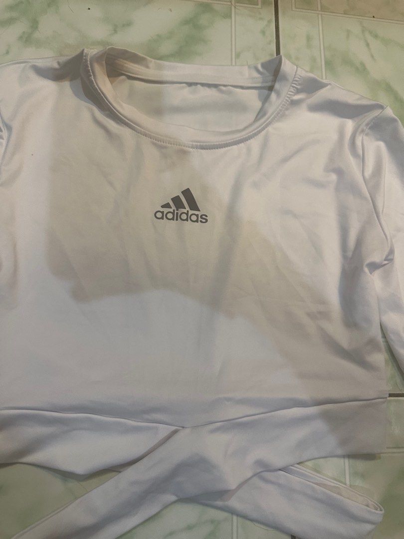 Adidas print crop top gym (Category: Longsleeves) located in Binan City. Submitted by betchayboutique (Listing ID 1341973022, Image 2). Description: No tag.