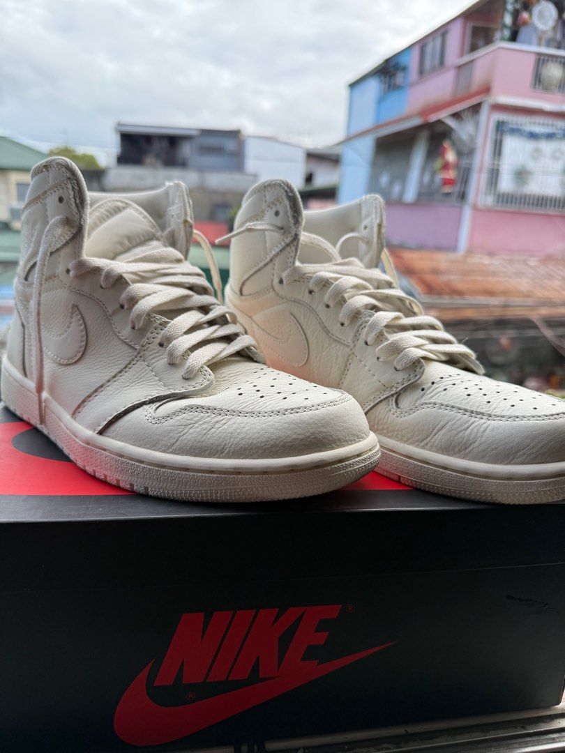 AIR JORDAN 1 RETRO HIGH WHITE (Category: Sneakers) located in Navotas City. Submitted by dgail (Listing ID 1341964942, Image 1). Description: Nike AIR JORDAN 1 HIGH TRIPLE WHITE SIZE US 8.5 USED ONCE NO BOX (box for picture purposes only) Bought in Japan RFS: di na nagagamit Payment: bank transfer/GCASH.