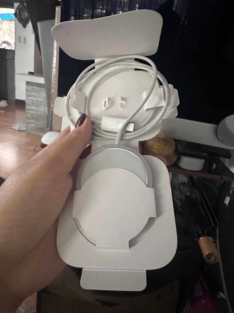 APPLE MAGSAFE CHARGER (Category: Chargers) located in Quezon City. Submitted by obidel_ (Listing ID 1342015642, Image 2). Description: MAGSAFE CHARGER ALMOST NEW, USED 2x only Bought in USA RFS: Mas preferred parin si wired..