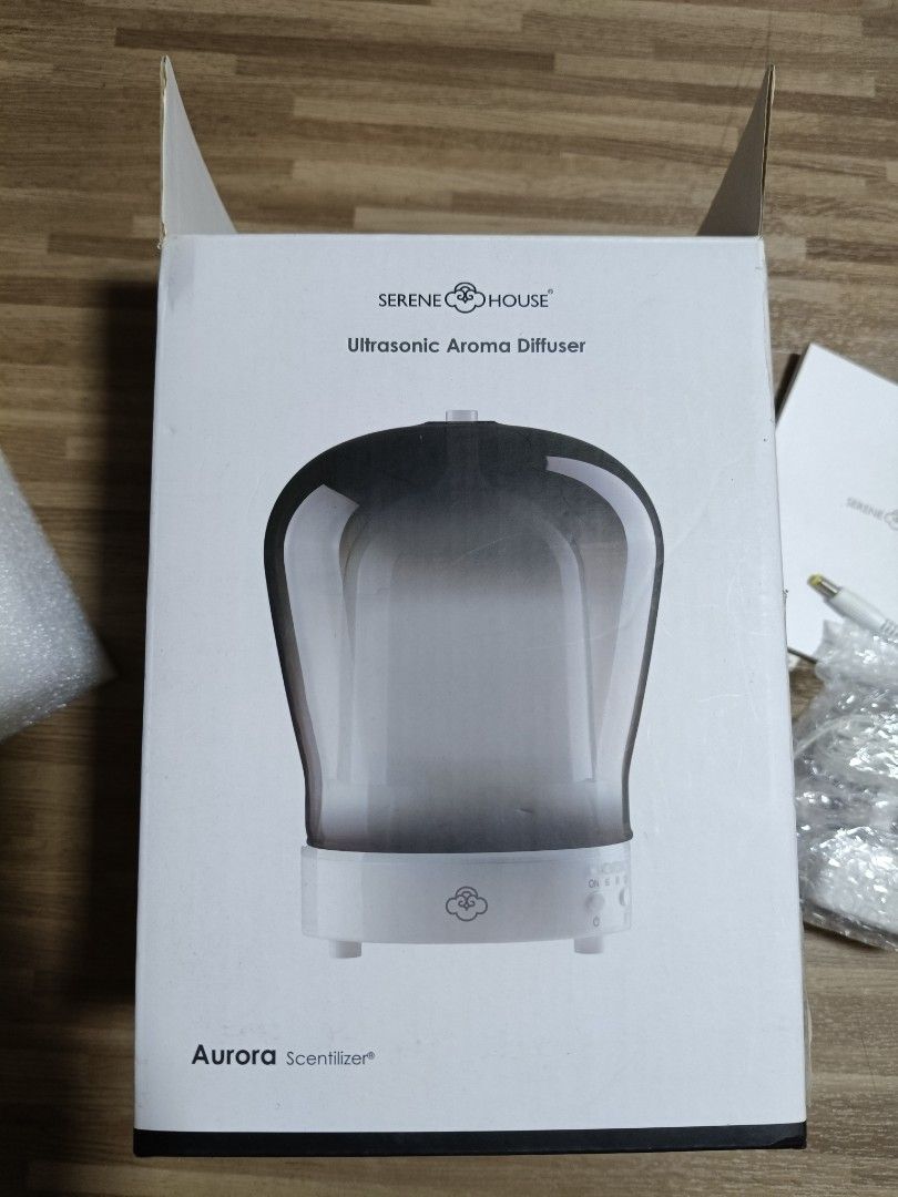 Aroma Diffuser (Category: Sanitisers & Disinfectants) located in Singapore. Submitted by happybabyjoy (Listing ID 1342142815, Image 1). Description: It's brand new and never open .If you are a romantic person , it's worth to have it since it's brand new and cheap ..