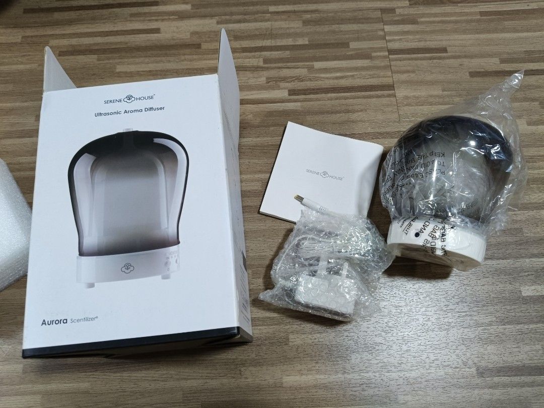 Aroma Diffuser (Category: Sanitisers & Disinfectants) located in Singapore. Submitted by happybabyjoy (Listing ID 1342142815, Image 3). Description: It's brand new and never open .If you are a romantic person , it's worth to have it since it's brand new and cheap ..