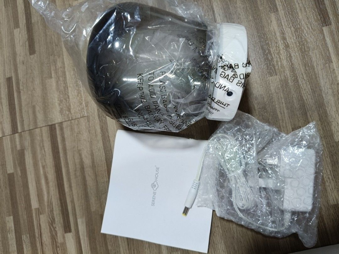 Aroma Diffuser (Category: Sanitisers & Disinfectants) located in Singapore. Submitted by happybabyjoy (Listing ID 1342142815, Image 2). Description: It's brand new and never open .If you are a romantic person , it's worth to have it since it's brand new and cheap ..