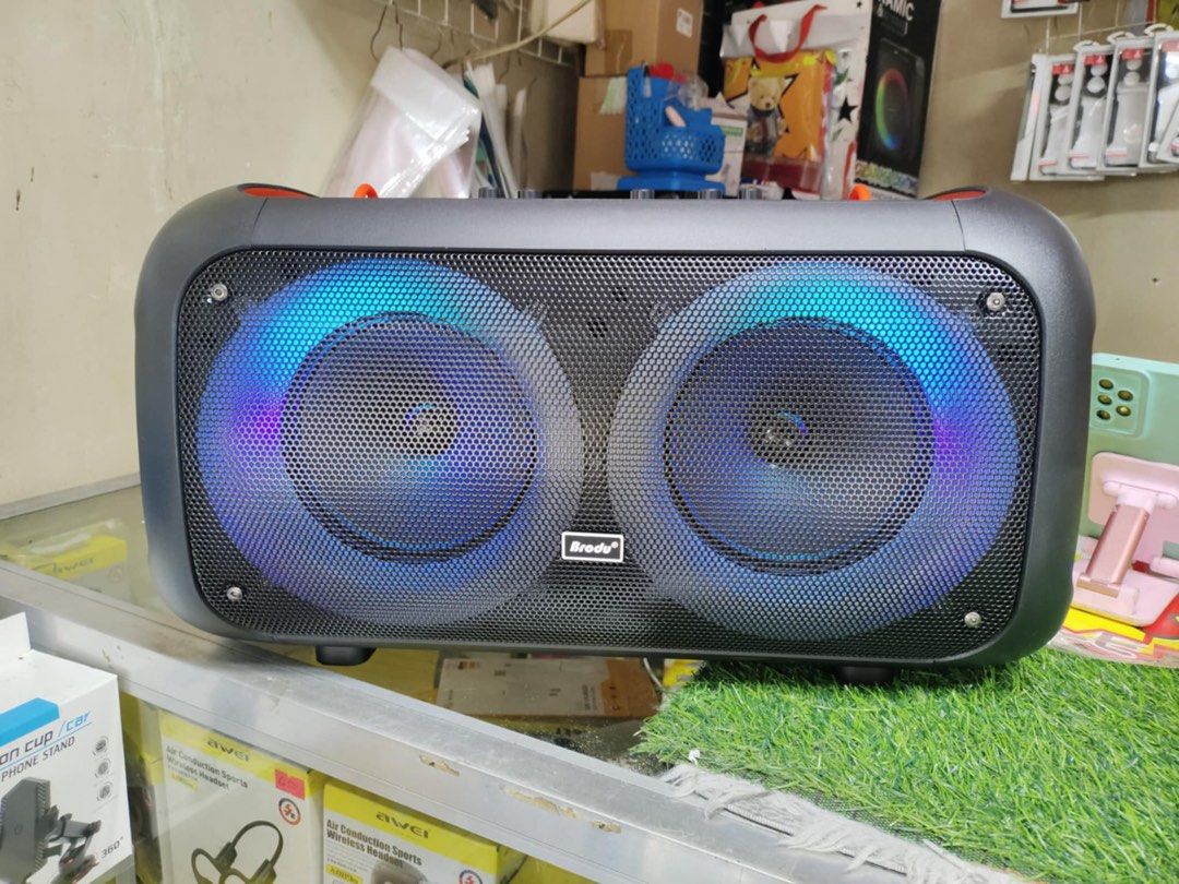 awei Y887 model wireless speaker (Category: Soundbars, Speakers & Amplifiers) located in Quezon City. Submitted by roldanjred46732 (Listing ID 1341970507, Image 1). Description: 100% original awei Y887 model wireless portable speaker dual speaker outdoor water proof up to 5 hours music play time price-1700 brand new .