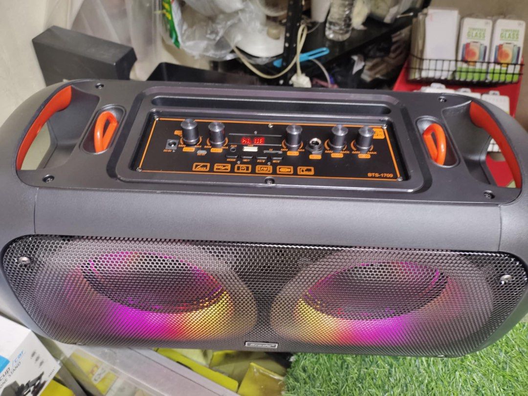 awei Y887 model wireless speaker (Category: Soundbars, Speakers & Amplifiers) located in Quezon City. Submitted by roldanjred46732 (Listing ID 1341970507, Image 3). Description: 100% original awei Y887 model wireless portable speaker dual speaker outdoor water proof up to 5 hours music play time price-1700 brand new .