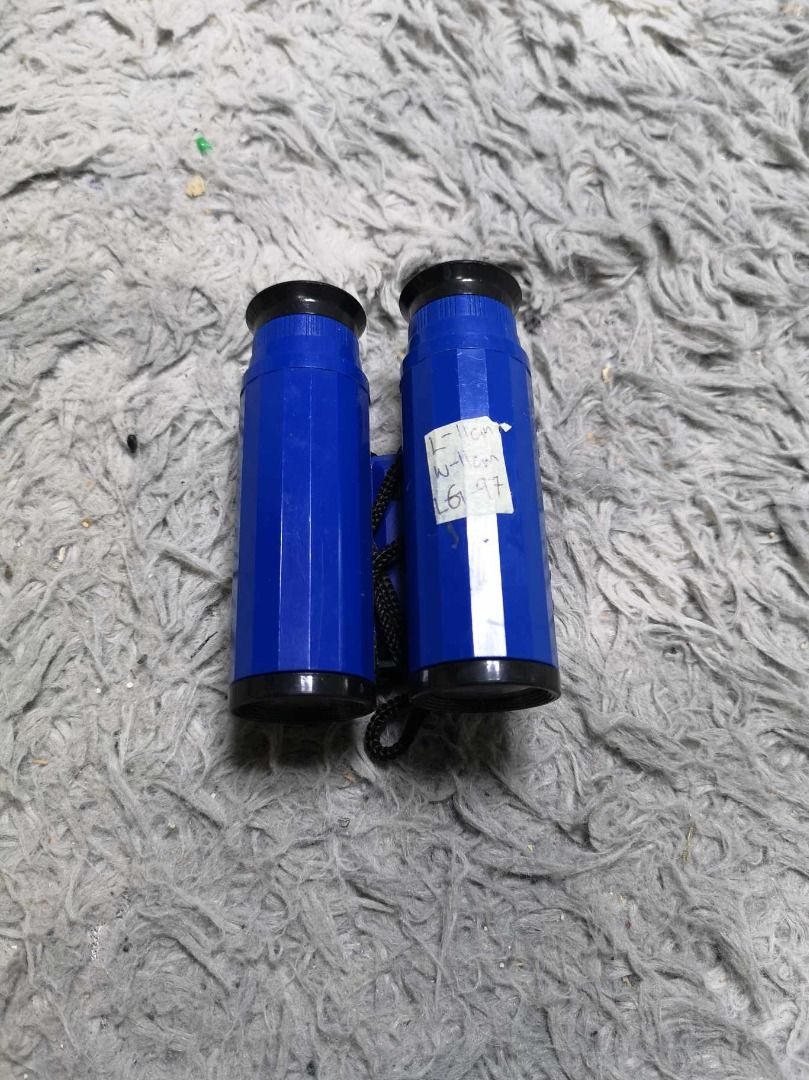 Blue Folding Binocular (Category: Lens & Kits) located in Santa Cruz. Submitted by jmy_surplus.2 (Listing ID 1342102695, Image 3). Description: Size ; L - 11cm W - 11cm Color ; Blue Type ; Binocular Brand ; No brand Material ; Metal Style ; Blue Folding Binocular LG 97 JMY 4.
