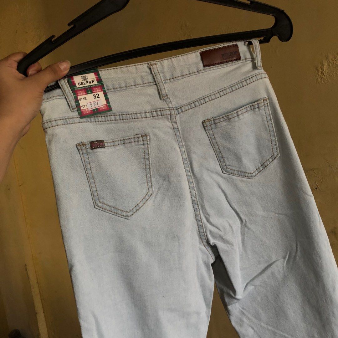 Brandnew Washed Skinny Jeans (Category: Jeans) located in Manila. Submitted by reenedyn0909 (Listing ID 1341992263, Image 2). Description: size 32 .
