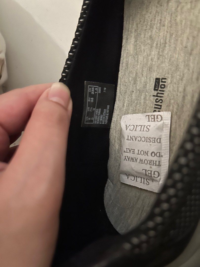 Clarks flat (Category: Flats) located in Petaling Jaya. Submitted by outofcloset (Listing ID 1341961091, Image 2). Description: Clarks shoe for sale Size stated in pic.