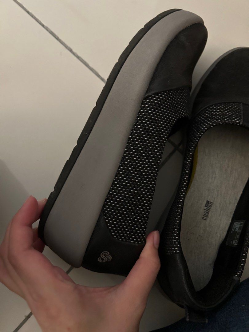Clarks flat (Category: Flats) located in Petaling Jaya. Submitted by outofcloset (Listing ID 1341961091, Image 3). Description: Clarks shoe for sale Size stated in pic.