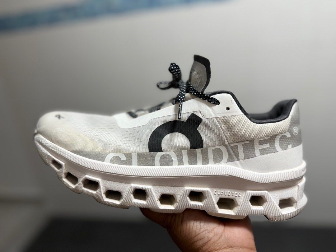 Cloudtec (Category: Sneakers) located in Singapore. Submitted by b6aiqr5fmw (Listing ID 1341995506, Image 3). Description: Size 44, seldom use .good condition Without box. Self pick up my block or near Tao Payoh mrt Open for negotiation but no low ballers!.