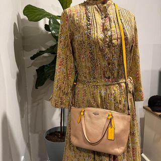 (Category: ) located in . Submitted by itsnotjustbags (Listing ID 1341964627, Image 1). Description: .