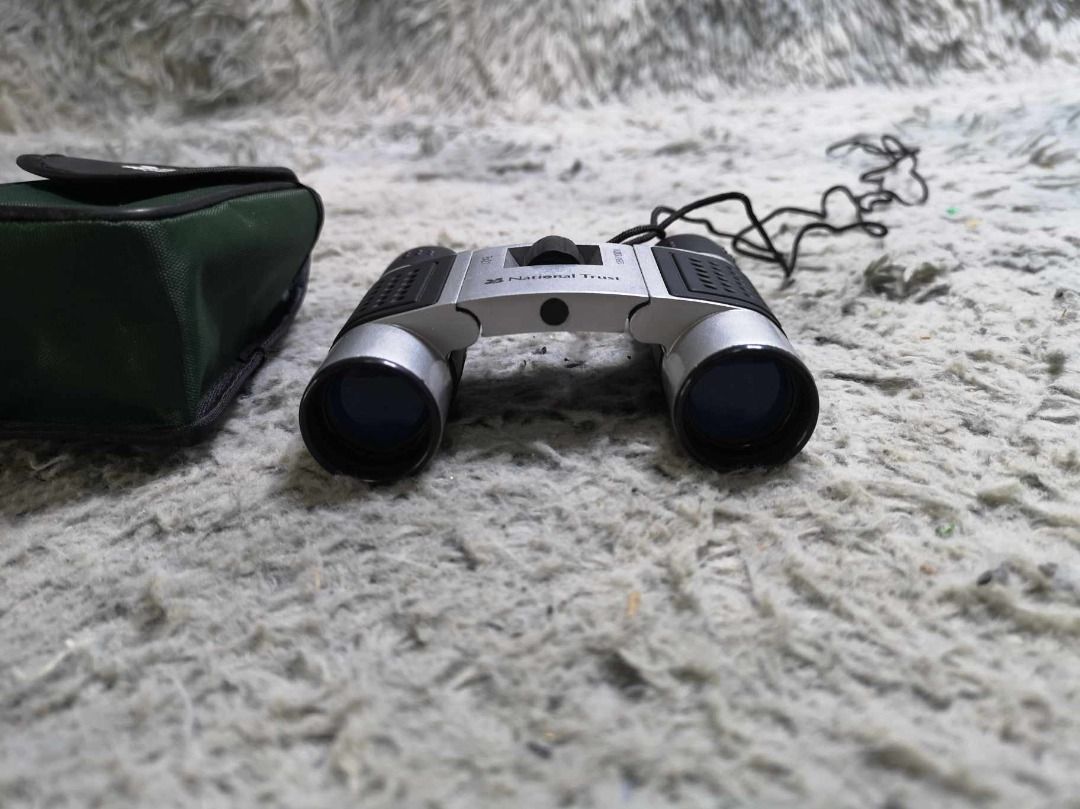 Compact Pocket Lightweight Silver Binocular (Category: Lens & Kits) located in Santa Cruz. Submitted by jmy_surplus.2 (Listing ID 1341986780, Image 3). Description: Size ; Color ; Silver Type ; Binocular Brand ; No brand Material ; Plastic Style ; Pocket Binocular LG 96 JMY 4.