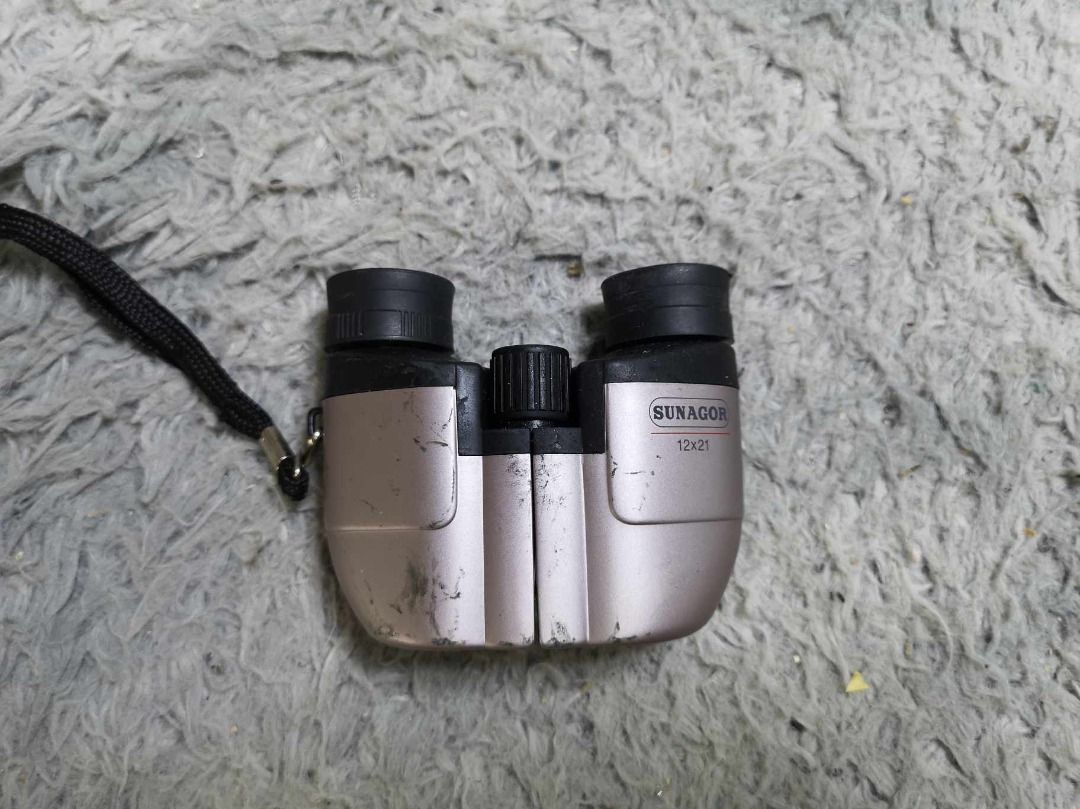 Compact Travel Binocular (Category: Lens & Kits) located in Santa Cruz. Submitted by jmy_surplus.2 (Listing ID 1341990862, Image 1). Description: Size ; L - 9 W - 10 Color ; Rose Gold Type ; Binocular Brand ; No brand Material ; Plastic Style ; Old Rose Travel Binocular LG 96 JMY 4.