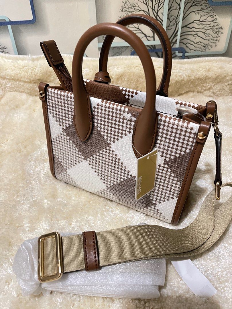 Shining shimmering bag (Category: Luxury Bags & Wallets) located in Quezon City. Submitted by smartysmart (Listing ID 1342092696, Image 3). Description: Small Sequin design Color brown and white Top handle with thick strap From US🇺🇸 On hand Pinas🇵🇭.
