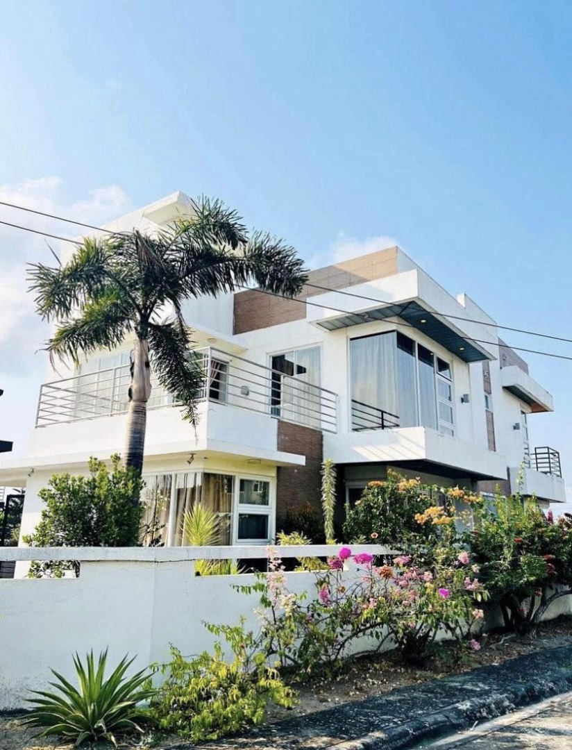 (Category: ) located in . Submitted by REMAXCapital (Listing ID 1342044837, Image 1). Description: .