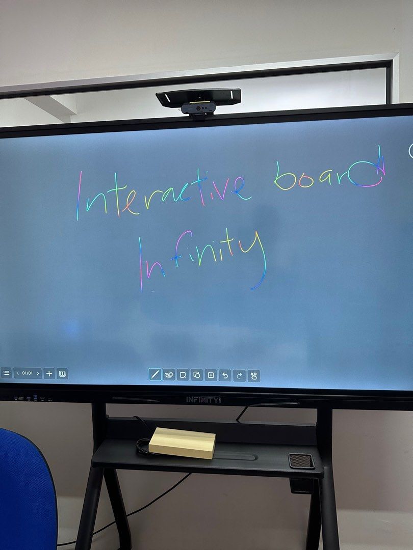 Smart interactive panel (Category: Office & Business Technology) located in Kuala Lumpur. Submitted by waitiong (Listing ID 1342116273, Image 2). Description: Interactive Panel 4k Screen Demo unit Spec: Android 14 OS / 8g/ 128gb/ Octa core processor Built in OPS HD Webcamera 2 Dummy Pen.