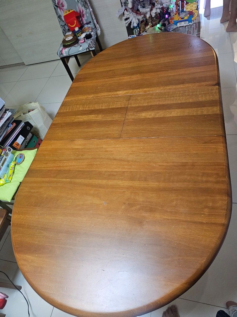 Extendable Dining Table (Category: Other Home Furniture) located in Singapore. Submitted by elise_tbh (Listing ID 1342088801, Image 3). Description: well use extendable dinning table. Price negotiable. To arrange own transport self collect at clementi..